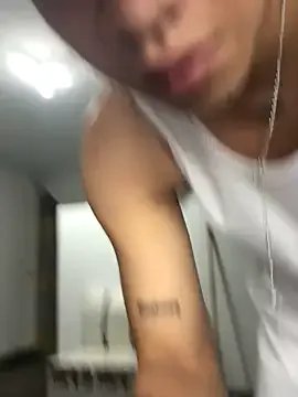 Freechat logannth on StripChat