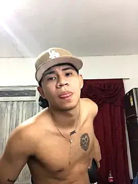 Freechat logannth on StripChat