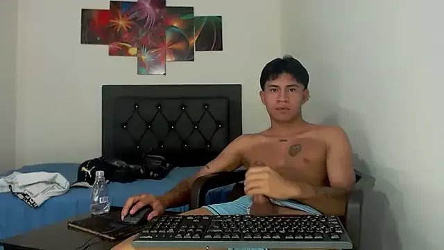 Freechat logannth on StripChat