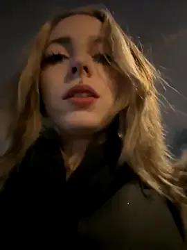 Freechat LoraaDoll on StripChat