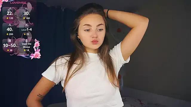 StripChat LoraDavi is Freechat LoraDavi — Show your legs up close to the camera