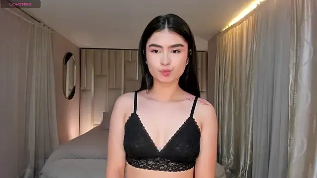 Private LucyWeiss_ on StripChat