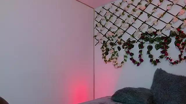 Freechat MiaCollinssx on StripChat