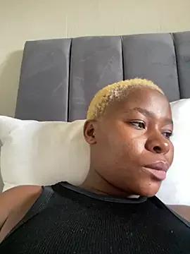 MiyaXo2 on StripChat