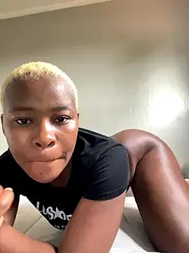 MiyaXo2 on StripChat