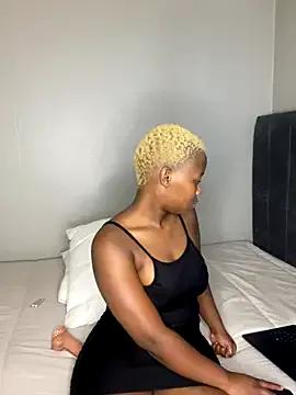 MiyaXo2 on StripChat