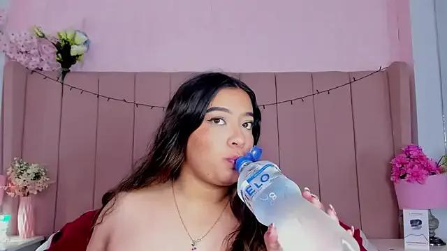 MollyBigBoobs12 — SUCK MY NIPLES