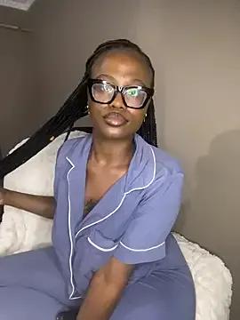 Moonzy77 on StripChat