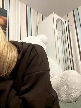 My_Hotgirl — oil show