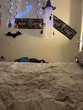 NaughtyLittleLouise on StripChat