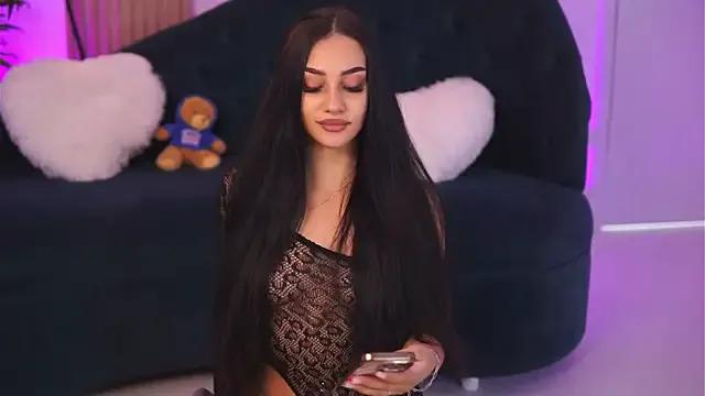 Freechat NinaSolenne on StripChat