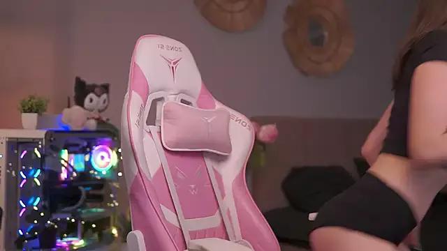 Polly_Plush19 on StripChat 