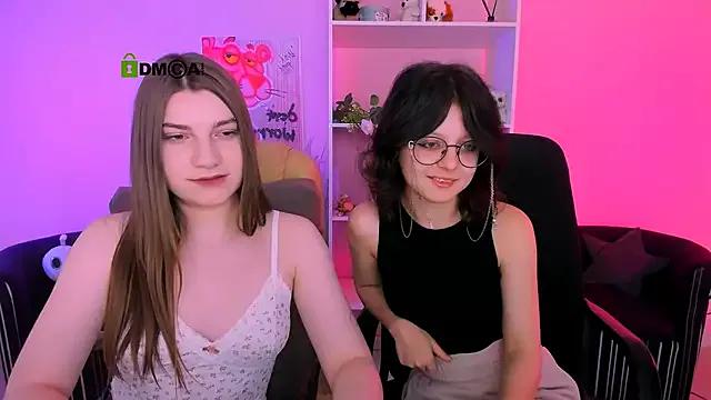 Group pure_radiance1 on StripChat