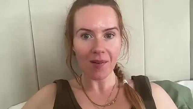 Freechat redheadrosie69 on StripChat