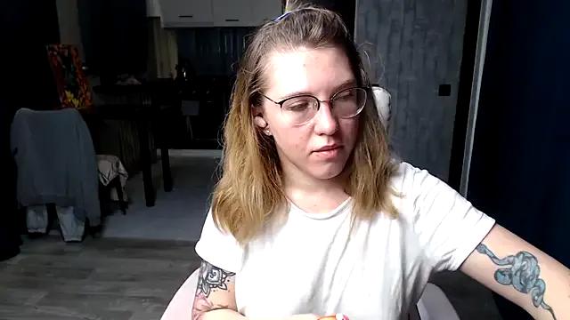 Freechat Reginasmilee on StripChat