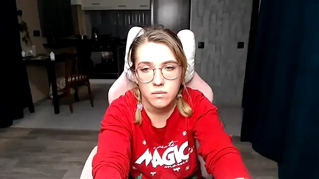 Freechat Reginasmilee on StripChat