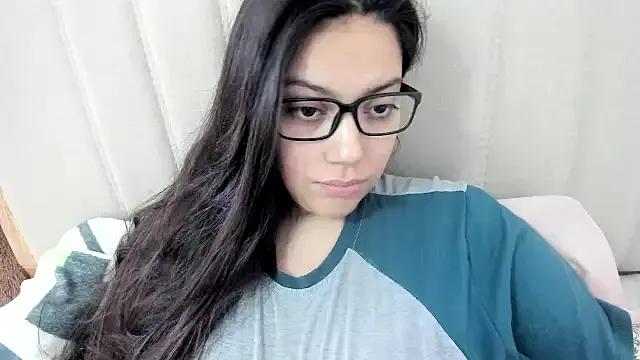 Freechat roniewester on StripChat