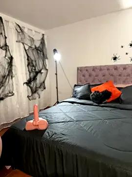 Samantha_e2 on StripChat 