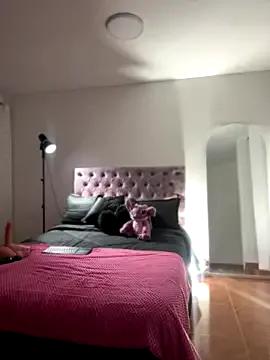 Samantha_e2 on StripChat 