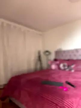 Samantha_e2 on StripChat 