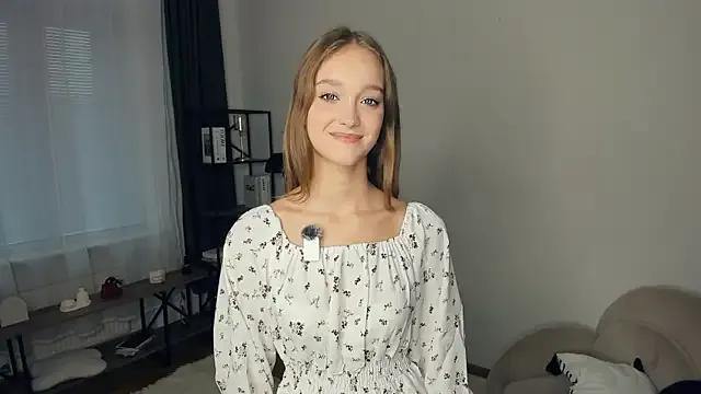 SerrenaAa on StripChat 