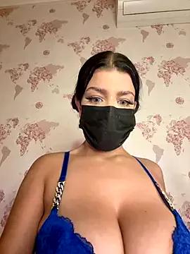 shanelle0 — Oil in m'y boobs