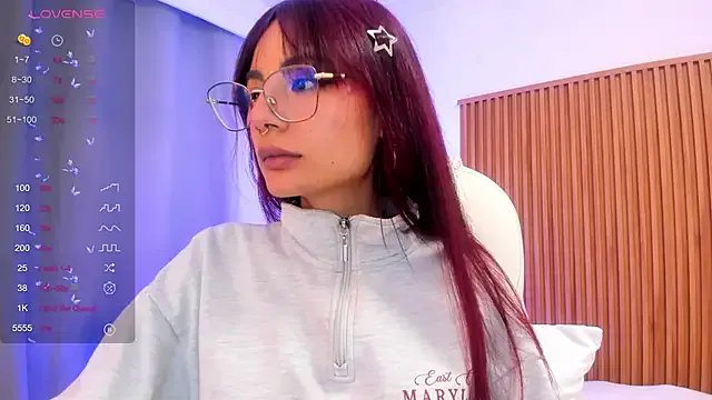 Freechat sophiecherry_ on StripChat