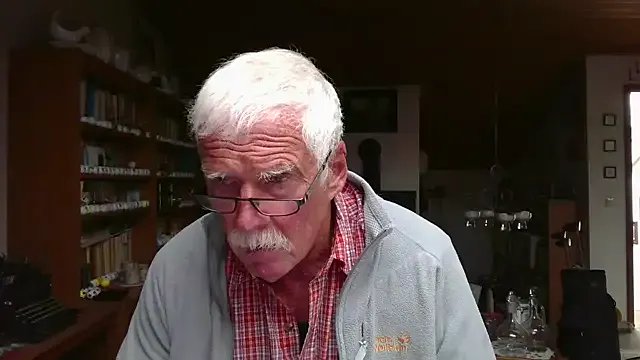 Freechat super-snoopy on StripChat