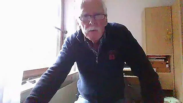 Freechat super-snoopy on StripChat