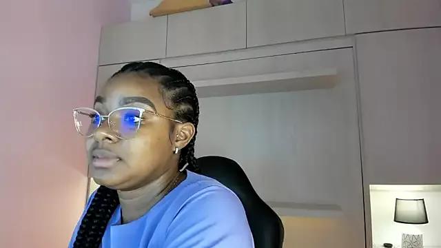 tamaraa_smiith on StripChat 