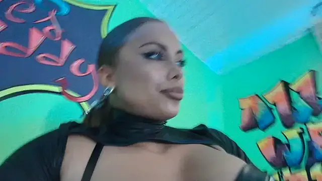 TamaraSavage on StripChat 
