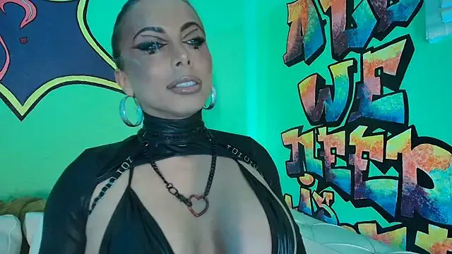 TamaraSavage on StripChat 