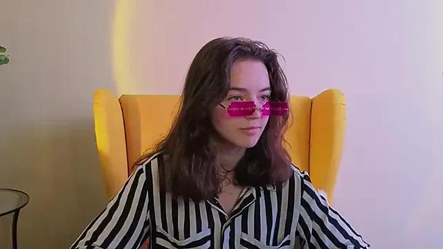 Freechat TarahCayne on StripChat