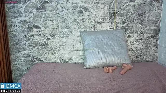 StripChat taylorexotic is Freechat taylorexotic — put on nipple clamps and slap face x5