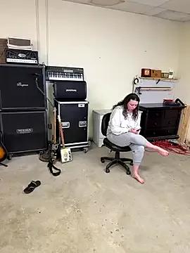 TheSpookyRoom on StripChat