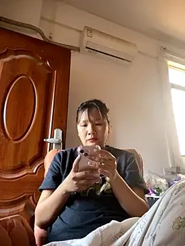 yiyi0316 on StripChat 