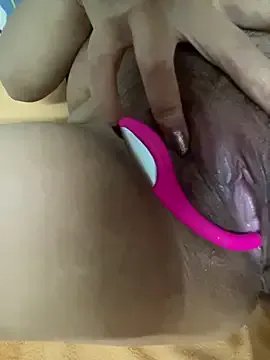 yiyi0316 on StripChat 