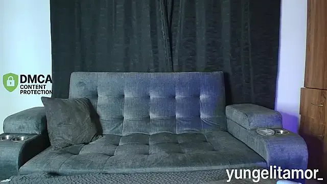 Freechat yungelitamor_ on StripChat