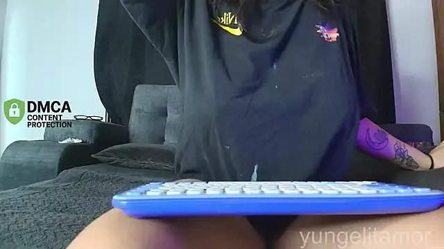 Freechat yungelitamor_ on StripChat