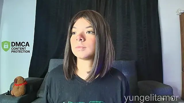 Freechat yungelitamor_ on StripChat