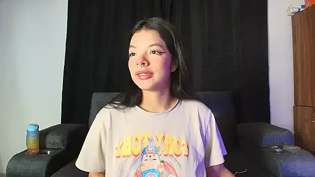 Freechat yungelitamor_ on StripChat